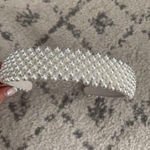 Adorable (never worn) pearl headband!